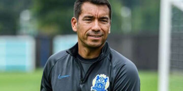 Rangers To Announce Van Bronckhorst As Mee Manager.