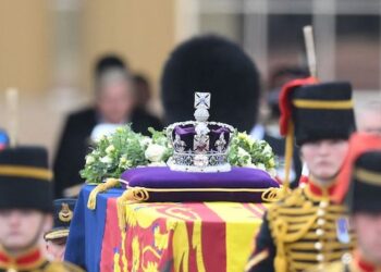 Queen Elizabeth II's Coffin Leaves Buckingham Palace to Lie in State until her Funeral